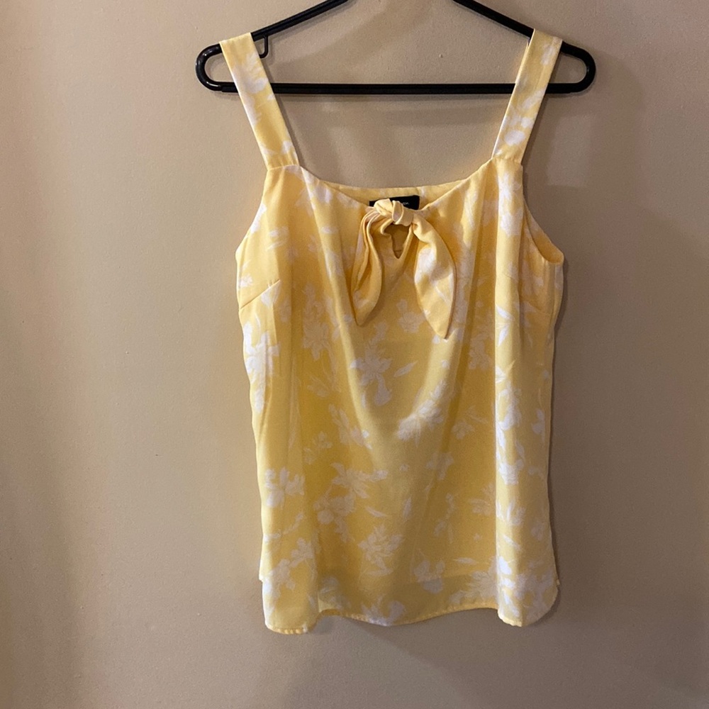 Lily Morgan sleeveless yellow pastel blouse size medium